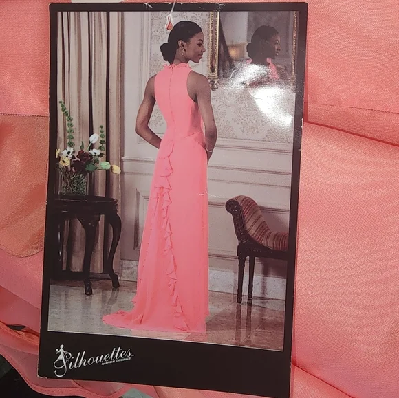 Silhouette's Gown Sleeveless Floor Length Coral Size 8 - Picture 10 of 13